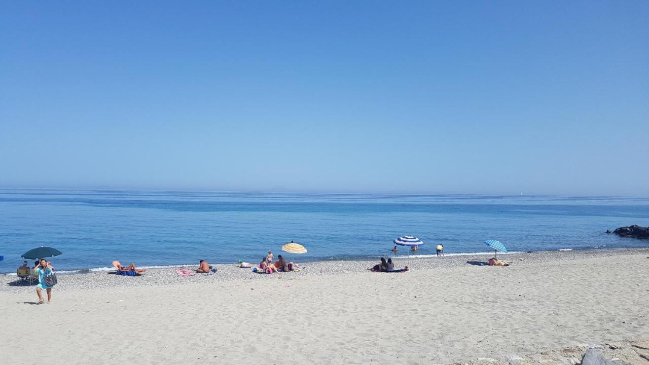 Appartamenti Vacanze Villa Meo Villafranca Tirrena Exteriér fotografie