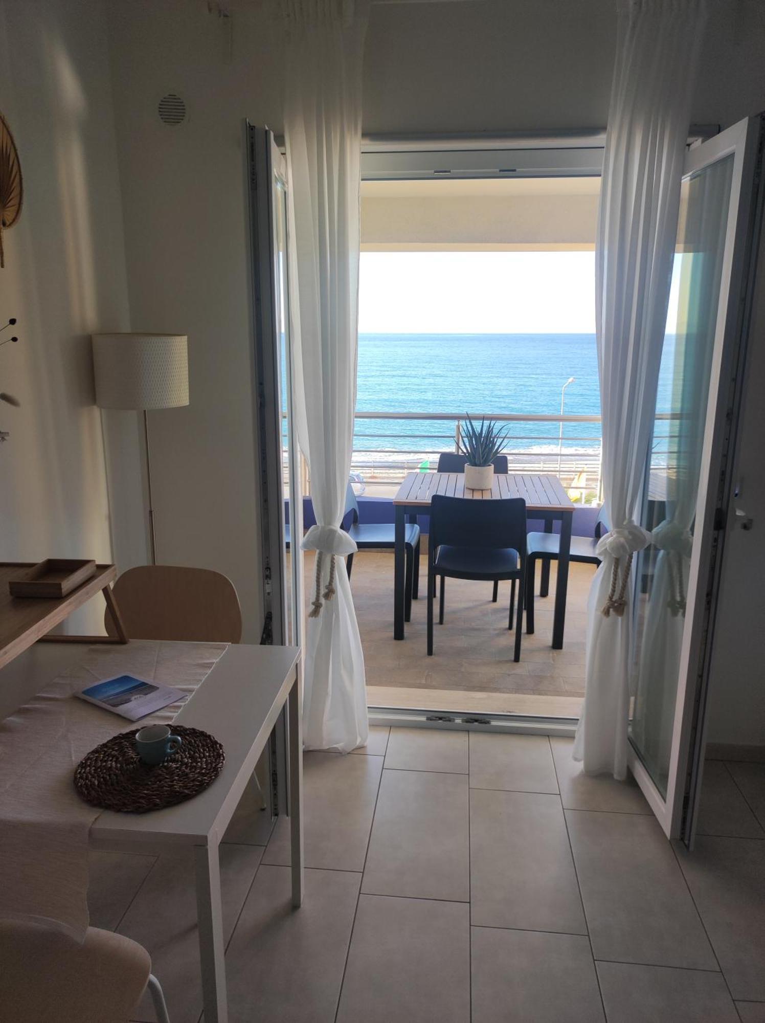 Appartamenti Vacanze Villa Meo Villafranca Tirrena Pokoj fotografie
