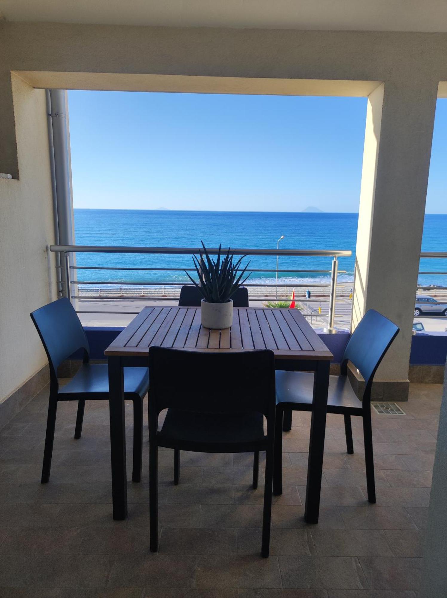 Appartamenti Vacanze Villa Meo Villafranca Tirrena Pokoj fotografie