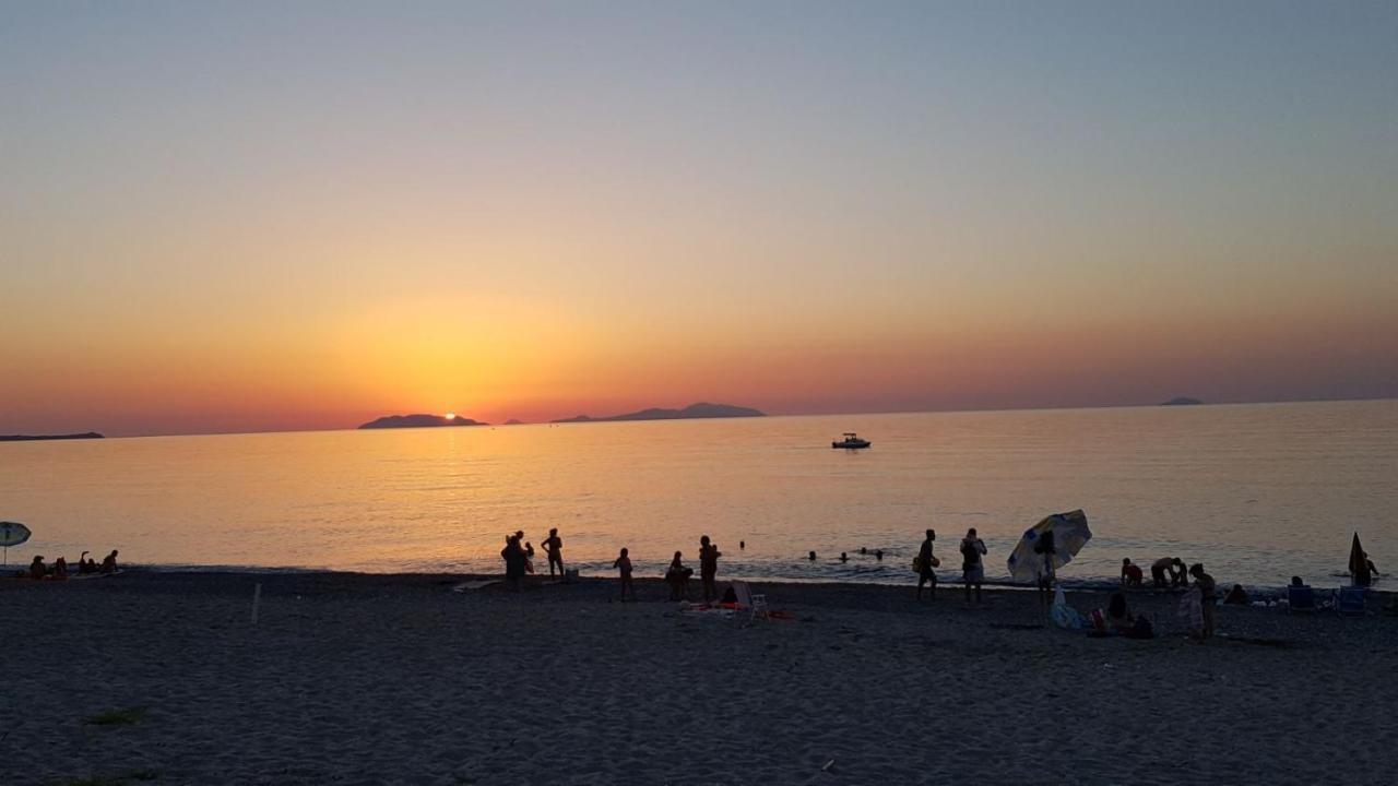 Appartamenti Vacanze Villa Meo Villafranca Tirrena Pokoj fotografie